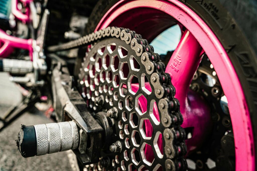 Kedjeolja från Payback - optimal smörjning för cykel, motorcykel och industriella kedjor.